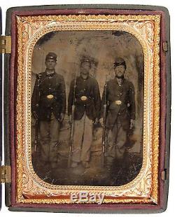 1860's CIVIL WAR 1/4 PLATE CASED TINTYPE PHOTO OF 3 ARMED UNION ARMY SOLDIER