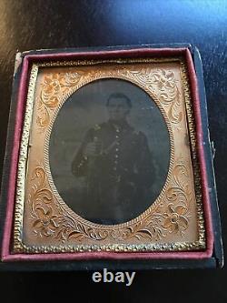 1860s Sword ARMED CIVIL WAR UNION Officer SOLDIER TINTYPE PHOTO 6TH Plate Rare