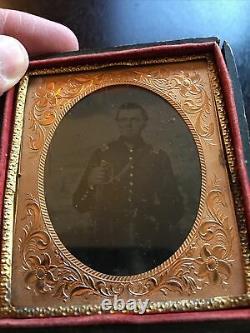 1860s Sword ARMED CIVIL WAR UNION Officer SOLDIER TINTYPE PHOTO 6TH Plate Rare