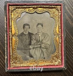 1/6 Tintype Photo Civil War Soldier & His Wife Holding Hands 1860s