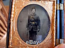 2-u. S. Civil war soliders withrifles portraits in same case