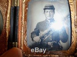 2-u. S. Civil war soliders withrifles portraits in same case