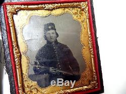 ANTIQUE CIVIL WAR SOLDIER W SWORD TIN TYPE PHOTO IN Daguerreotype FOLDING FRAME