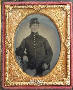 American Civil War Union soldier ambrotype portrait in leather case