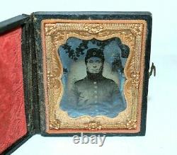 Antique CIVIL WAR Daguerreotype or Tintype in Case, UNION SOLDIER Portrait Photo
