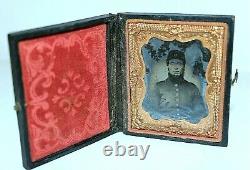 Antique CIVIL WAR Daguerreotype or Tintype in Case, UNION SOLDIER Portrait Photo