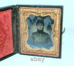 Antique CIVIL WAR Daguerreotype or Tintype in Case, UNION SOLDIER Portrait Photo