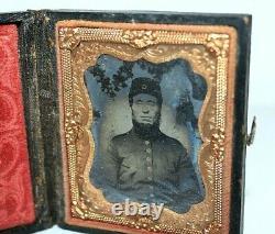 Antique CIVIL WAR Daguerreotype or Tintype in Case, UNION SOLDIER Portrait Photo