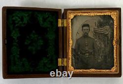 Antique Civil War New York Union Soldier +Flag Ninth Plate Tintype Photo in Case