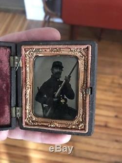 Antique Excellent Civil War Tintype Photograph Union Case Weapon Gun Tinted