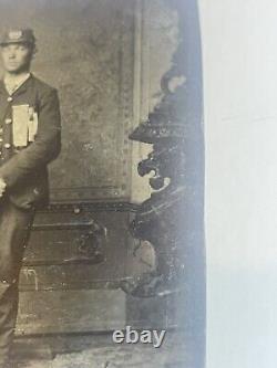 Antique Tintype Photo GAR Soldier Civil War Medal Ribbons Hat Gloves Ethnic