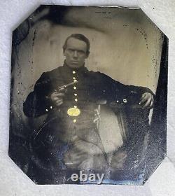 Armed Civil War Soldier, Revolver, Bayonet, Painted Gold Buttons. 1/6 Tintype