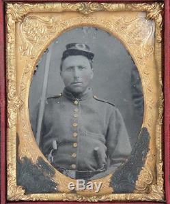 CIVIL WAR AMBROTYPE PHOTO SOLDIER With RIFLE PISTOL KNIFE COMPLETE With CASE & FRAME