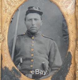 CIVIL WAR AMBROTYPE PHOTO SOLDIER With RIFLE PISTOL KNIFE COMPLETE With CASE & FRAME
