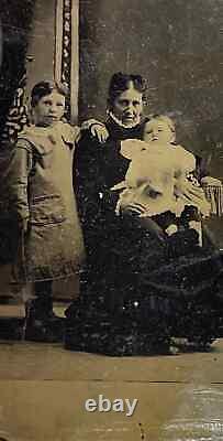 CIVIL WAR ERA TINTYPE PHOTO MOTHER With TWO CHILDREN POST MORTEM CHILD SWOLLEN EYE