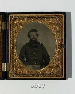 CIVIL WAR SOLDIER 1/6 Plate TINTYPE PHOTOGRAPH in UNION CASE