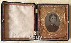 CIVIL WAR UNION MOTIF SOLDIER'S UNION CASE withHIS BEAUTIFUL WIFE 1/6 TINTYPE 1862