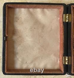 CIVIL WAR UNION MOTIF SOLDIER'S UNION CASE withHIS BEAUTIFUL WIFE 1/6 TINTYPE 1862