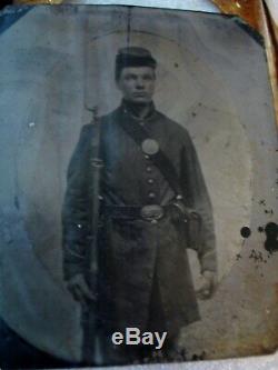 CIVIL War Armed Soldier Tintype In Case