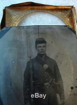 CIVIL War Armed Soldier Tintype In Case