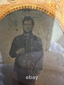 Civil War 1/4 Plate Tintype Union Soldier in Case