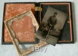 Civil War 1/4 plate Tintype of double armed Union soldier