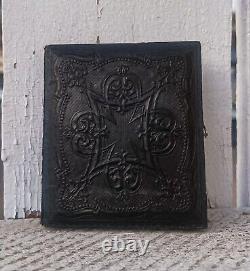 Civil War Era Daguerreotype Photograph 1/4 Plate Couple Stunning Union Case