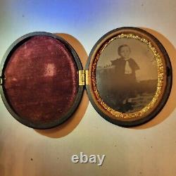 Civil War Period Childs Photo In Locket Case