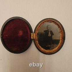 Civil War Period Childs Photo In Locket Case