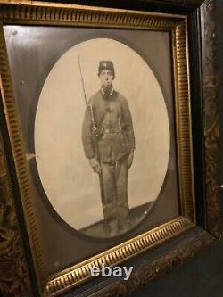 Civil War Photo of Union Soldier Antique Frame