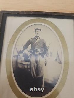 Civil War Photograph Of Soldier And Badge Cased Image Vol. Cav. 9 N. Y. Wm. Lane