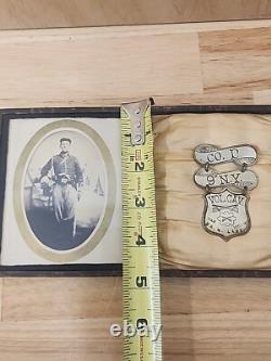 Civil War Photograph Of Soldier And Badge Cased Image Vol. Cav. 9 N. Y. Wm. Lane