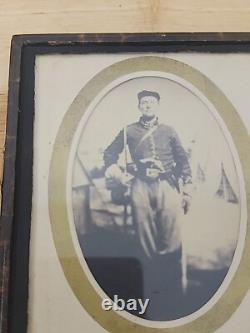 Civil War Photograph Of Soldier And Badge Cased Image Vol. Cav. 9 N. Y. Wm. Lane
