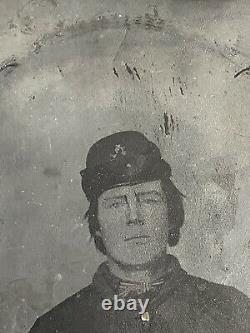 Civil War Soldier 77th PA Volunteer Infantry Tintype Photograph Insignia On Hat