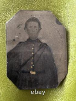 Civil War Soldier Tin type in Octagonal Union Case. Hand Painted Gold Buttons