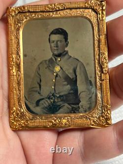 Civil War Tintype Potrait Soldier With Pistol In A Gutta Percha Case