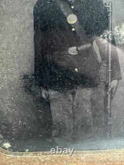 Civil War Union Soldier Tintype Armed Infantryman 1/6th Plate Photo in Case