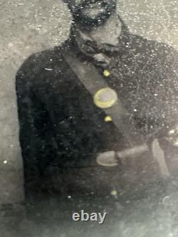Civil War Union Soldier Tintype Armed Infantryman 1/6th Plate Photo in Case