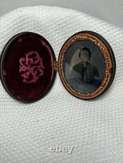 Civil War Union Solider Tintype Gutta Percha Union Oval Case