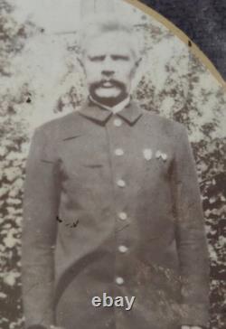 Civil War Union Veteran Portrait Celluloid Photograph GAR Medals Oval Tin Frame