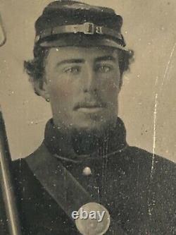 Civil War ambrotype daguerreotype photo Union Federal Army soldier rifle bayonet