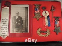 Civil War group GAR cap badge and 2 medals, discharge pin, reunion ribbon, photo