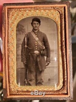 Civil War tintype 8th plate of armed soldier in great condition
