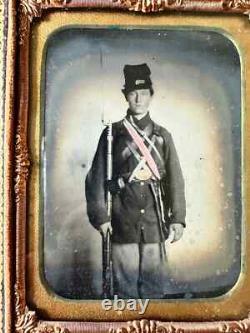 Early War YOUNG Civil War Soldier, Armed, 1/4 Tintype Photo 1860s