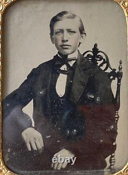 HANDSOME! CIVIL WAR ERA YOUNG GENTLEMAN 1/4 PLATE AMBROTYPE PHOTO withPARTIAL CASE