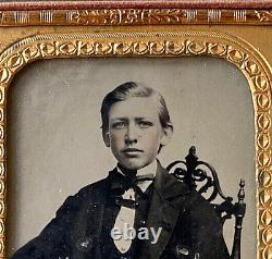 HANDSOME! CIVIL WAR ERA YOUNG GENTLEMAN 1/4 PLATE AMBROTYPE PHOTO withPARTIAL CASE