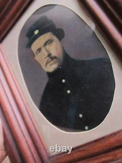 LG CIVIL WAR Soldier MEMORIAL / MOURNING Photo in Orig Frame, Full Plate Tintype