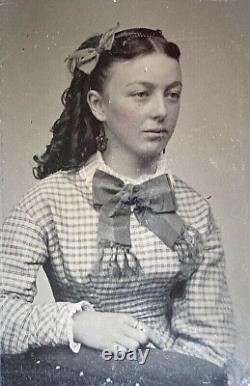 ORIGINAL! RARE! CIVIL WAR WOMEN 1/6 PLATE TINTYPE PHOTOGRAPH c1863