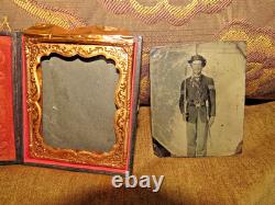 Original CIVIL War Union Sergeant Of Cavalry Soldier & Sword & Gun Photo In Case