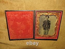 Original CIVIL War Union Sergeant Of Cavalry Soldier & Sword & Gun Photo In Case